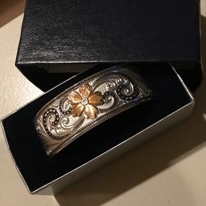 Montana Silversmiths cuff bracelet